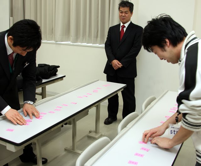 Mr. Idosaka and Prof. Kuno at a card sorting contest, Informatics Education Symposium 2010, Osaka, Japan